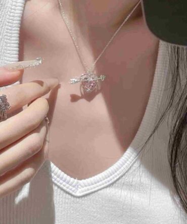 Collar con colgante de flecha y corazón de diamantes de imitación (rj2206243877399606)