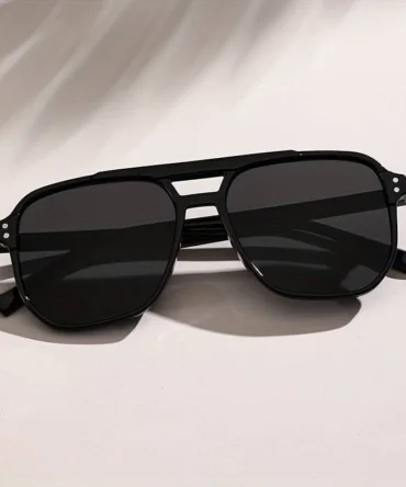 Lentes con marco y cristal negro (sc25042744141742933)