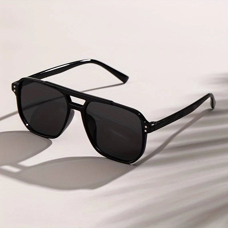 Lentes con marco negro y cristal negro (sc25060528930295195-1) - Imagen 2