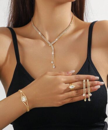 Conjunto de collar, zarcillos, anillo y pulsera en dorado con diamante brillos de imitación (sj2407190205700228D)
