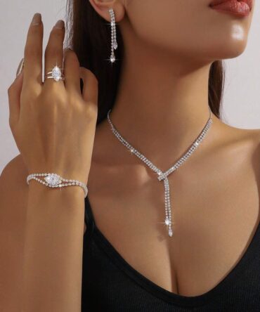 Conjunto de collar, zarcillos, anillo y pulsera en plateado con diamante brillos de imitación (sj2407190205700228)
