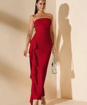 Vestido strapless con abertura alta y volantes en color rojo (sz2406186363610083)