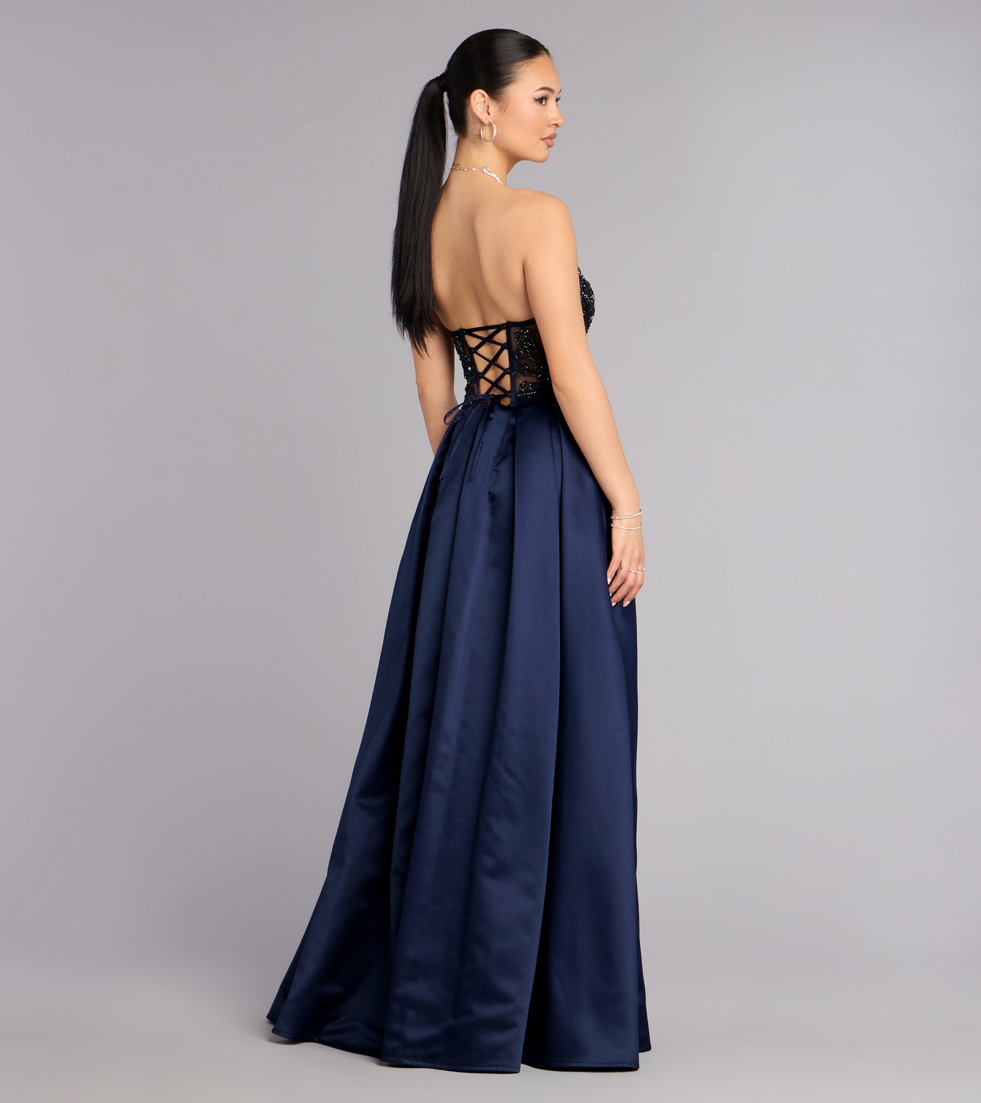 Vestido con falda de satín en forma de A con corset bordado en color azul (wndsr9610) - Imagen 2