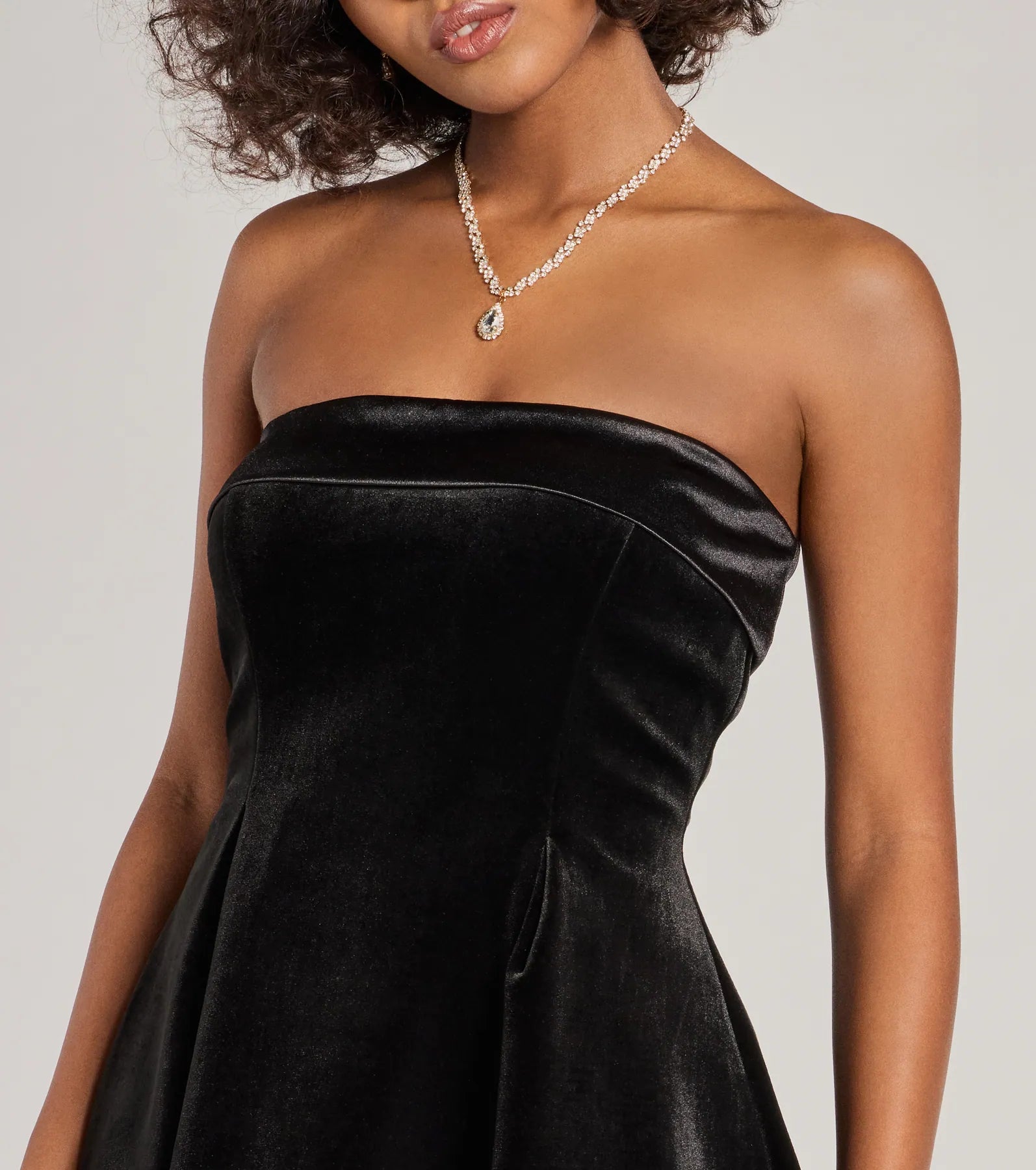 Vestido corto en color negro con falda acampanada (wndsr9629) - Imagen 3