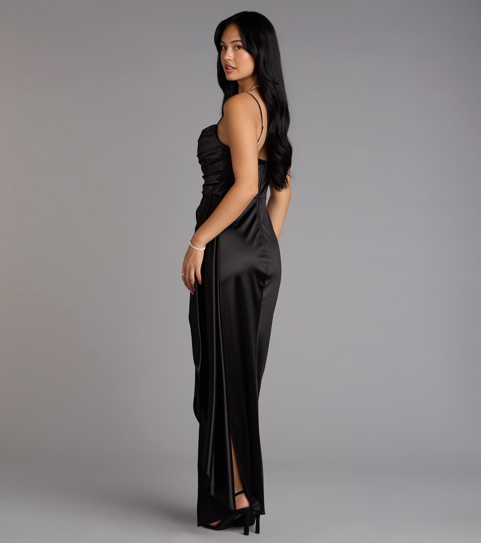 Vestido formal en color negro satinado (wndsr9637) - Imagen 2